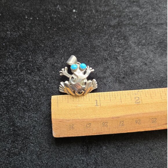 Signed Frog Pendant Turquoise Eyes Southwestern Native American Artisan Sterling - Picture 6 of 8